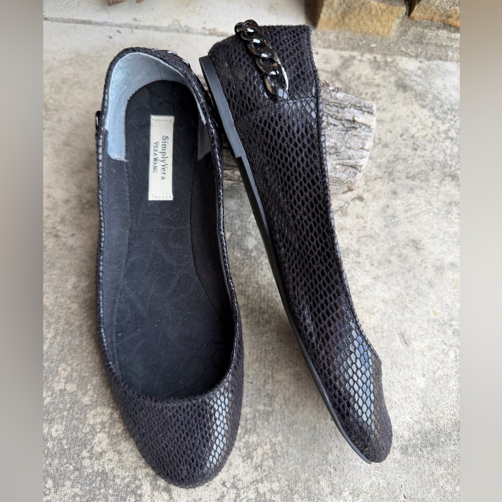 Simply Vera Vera Wang Black Snake Textured Black Flats Sz-7M.   W